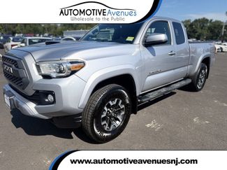 Used 2017 Toyota Tacoma TRD Sport w/ Tow Package (A/T) AWD/4WD video 1