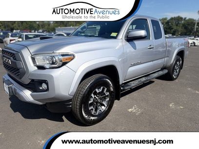 Used 2017 Toyota Tacoma TRD Sport w/ Tow Package (A/T)
