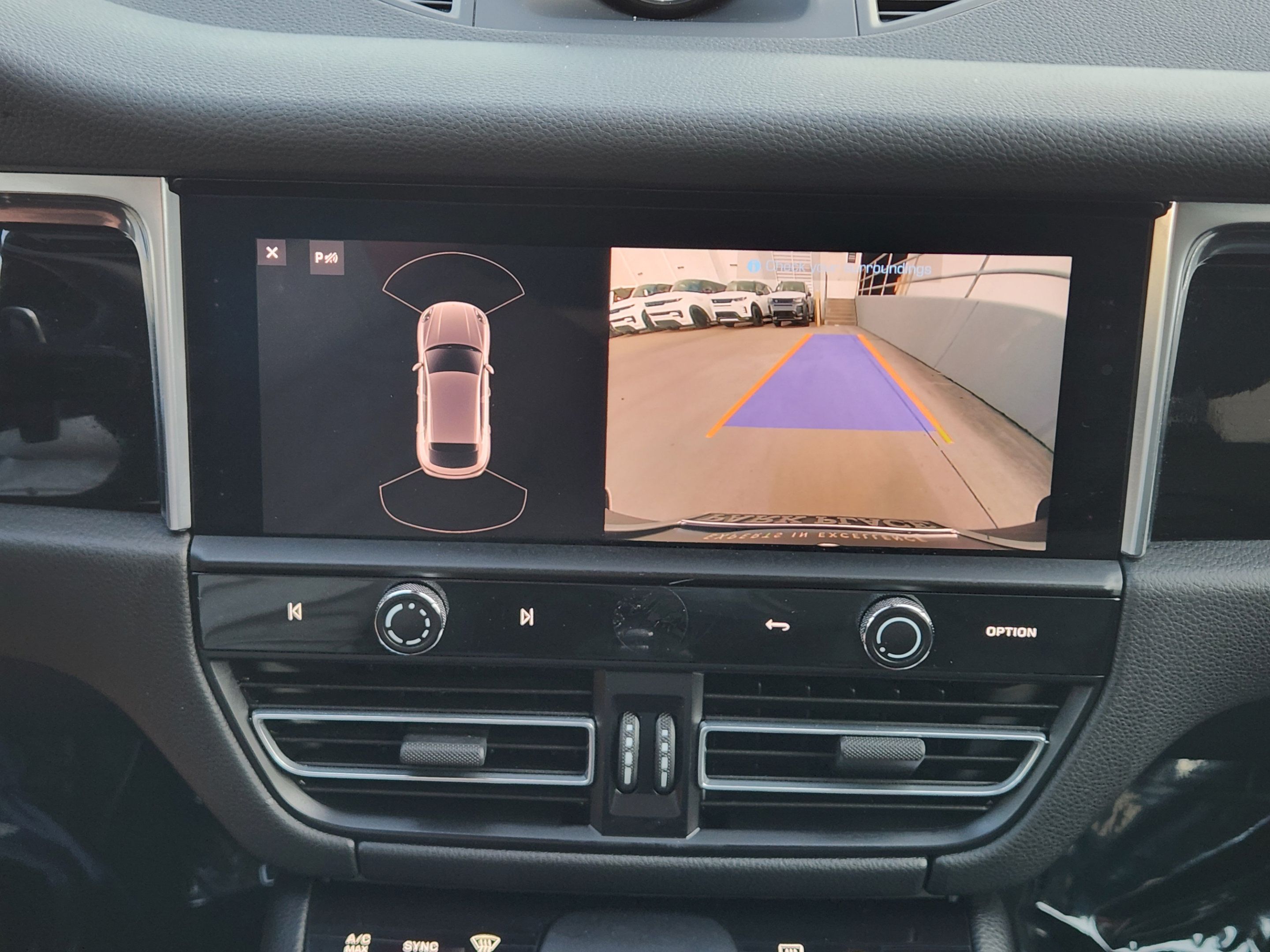 Used 2024 Porsche Macan AWD/4WD image 13