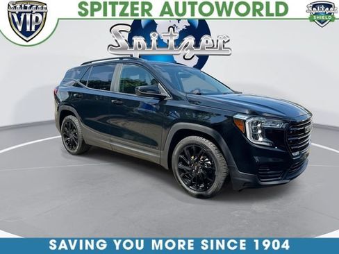 Used 2023 GMC Terrain SLE w/ Driver Convenience Package FWD image 2