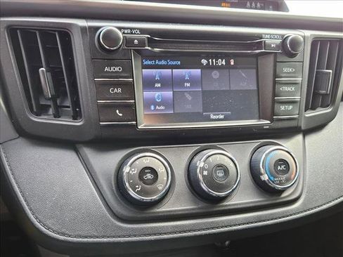 Used 2018 Toyota RAV4 LE image 17