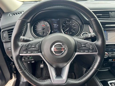 Used 2017 Nissan Rogue SL image 10