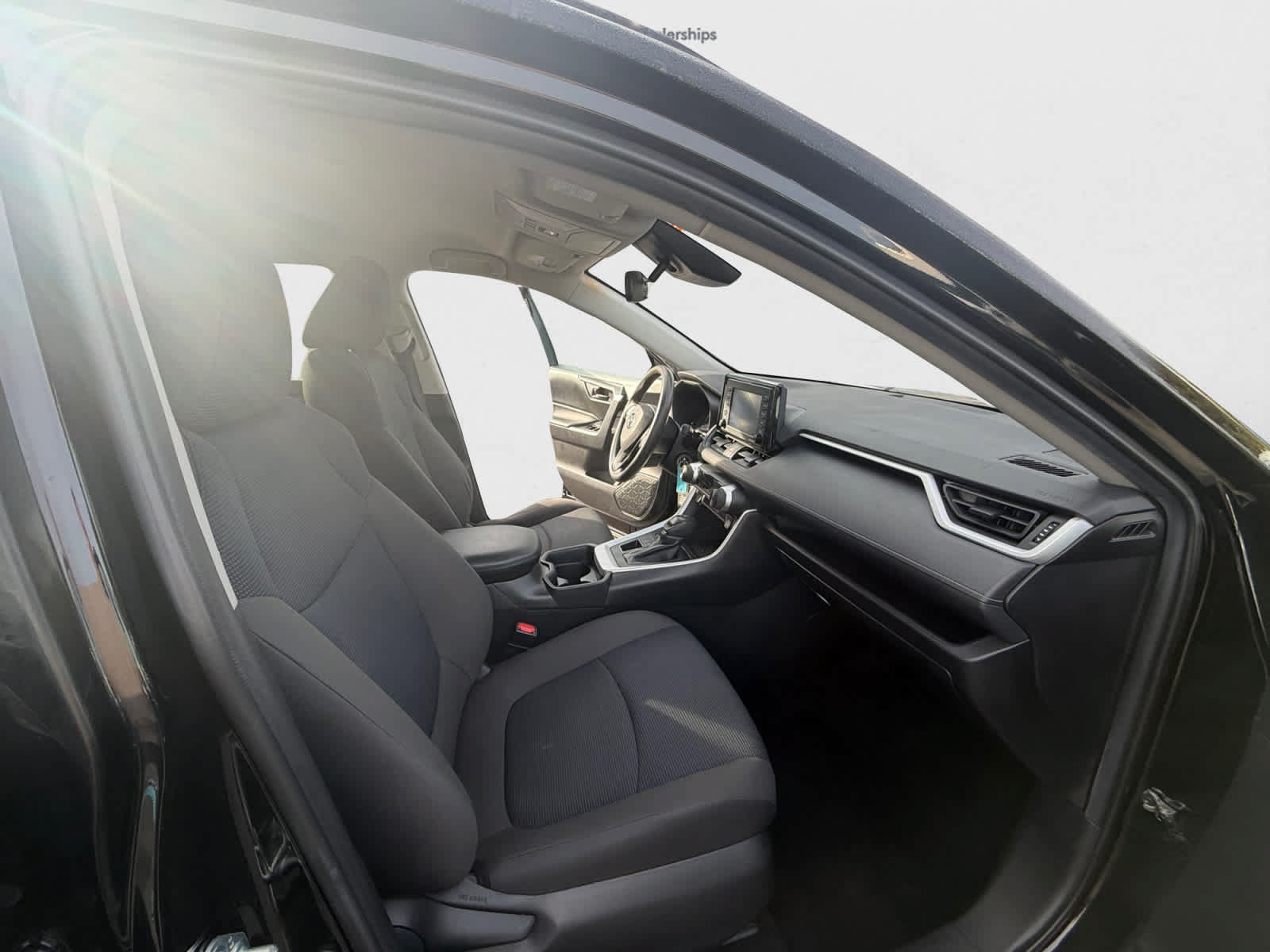 Used 2021 Toyota RAV4 LE w/ Carpet Mat Package (TMS) AWD/4WD image 21
