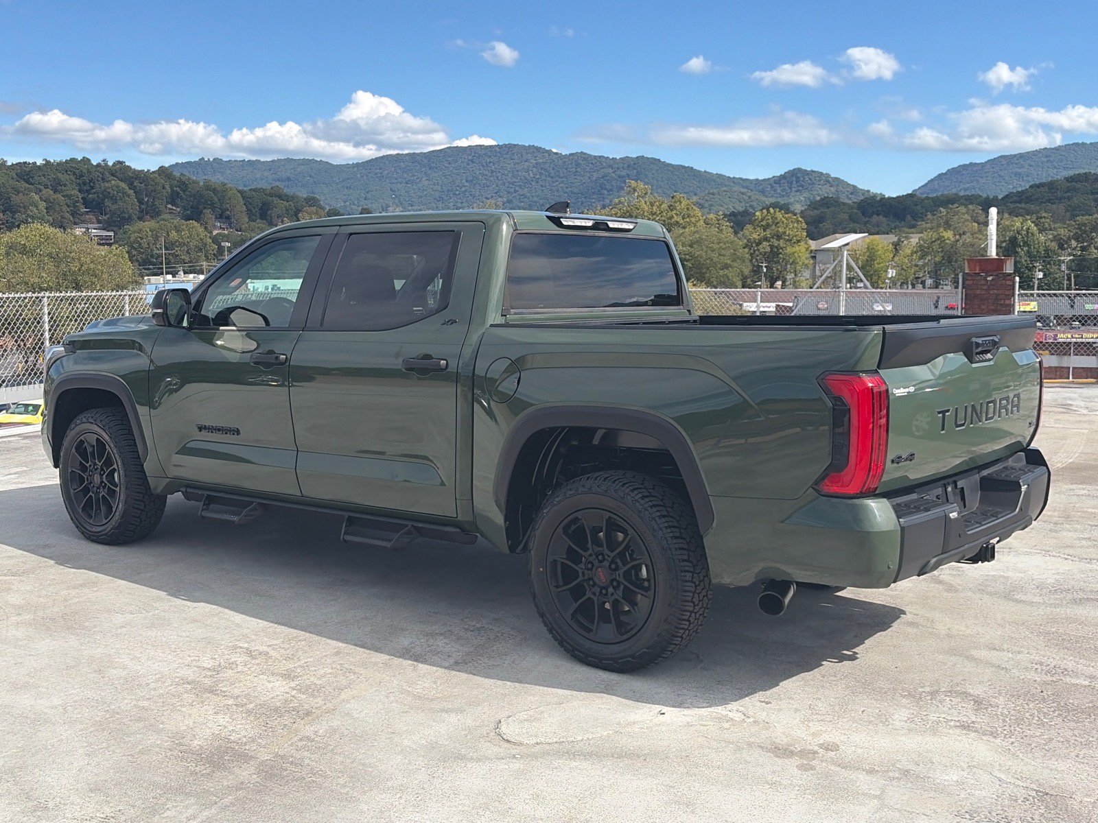 Used 2023 Toyota Tundra SR5 w/ SR5 Convenience Package AWD/4WD image 5