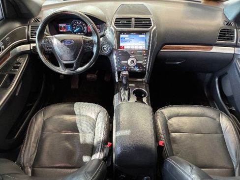 Used 2019 Ford Explorer Limited AWD/4WD image 3