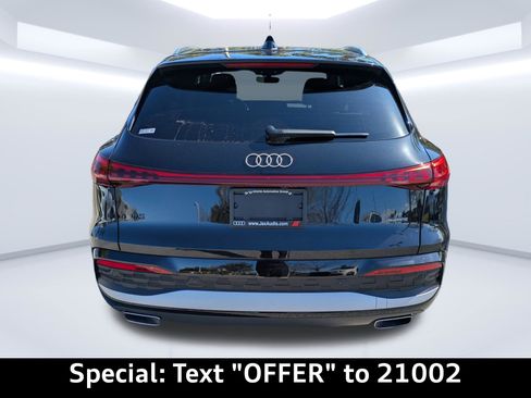Certified 2025 Audi Q5 Premium w/ Convenience Package image 3
