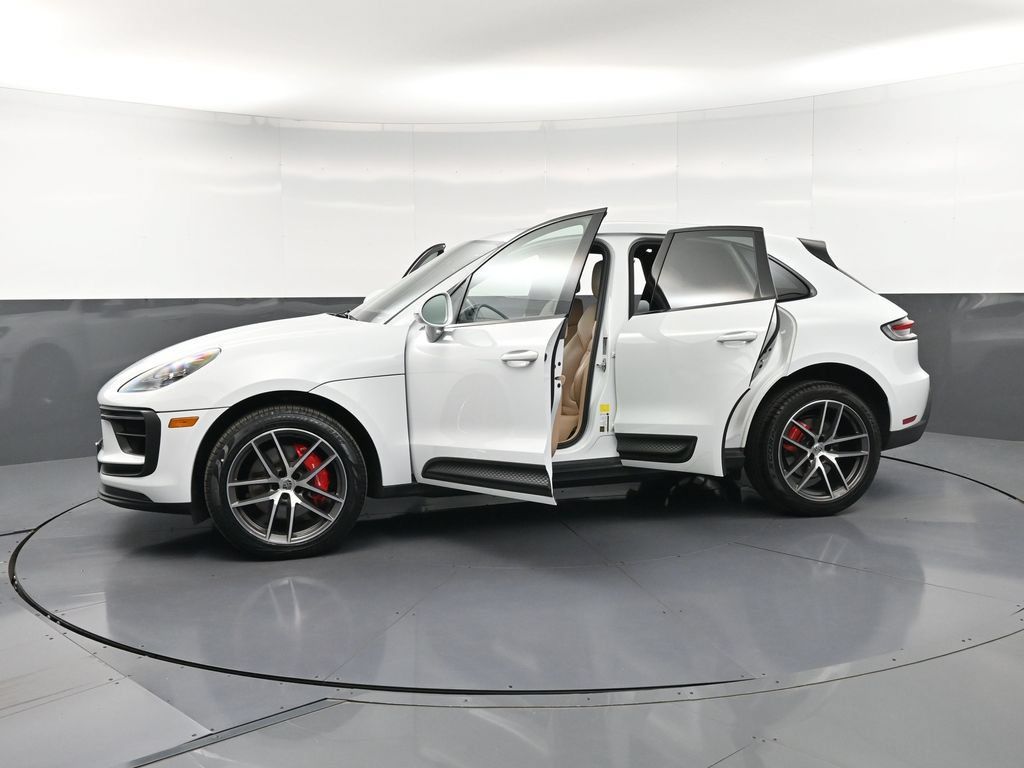 Certified 2024 Porsche Macan S AWD/4WD image 35