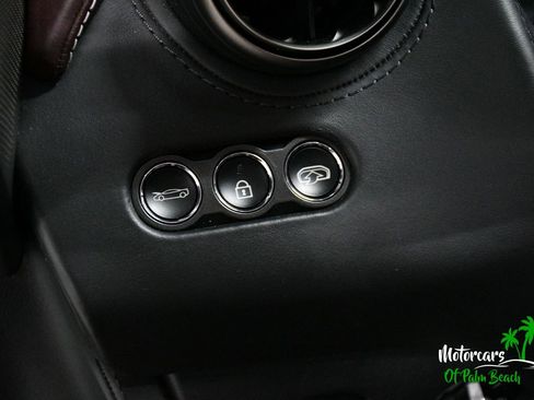 Used 2018 McLaren 720S RWD image 31