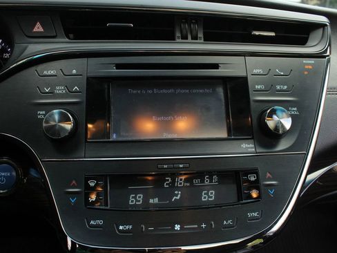 Used 2013 Toyota Avalon XLE Touring FWD image 38