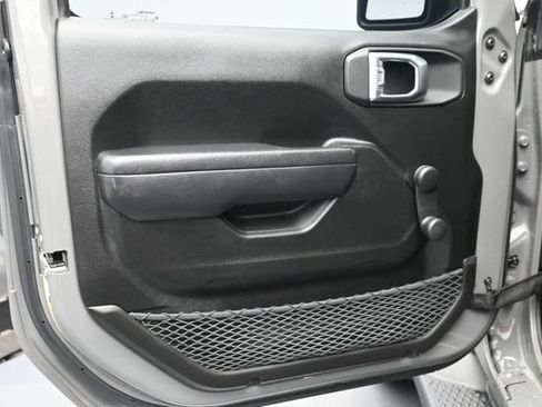 Used 2022 Jeep Wrangler Sport AWD/4WD image 18