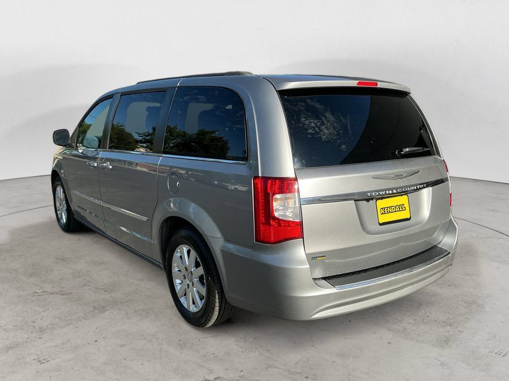 Used 2016 Chrysler Town & Country Touring FWD image 7