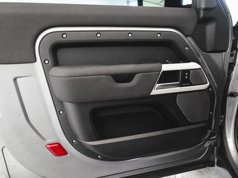 Used 2023 Land Rover Defender 90 S image 7