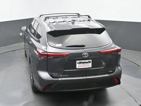 Used 2022 Toyota Highlander XLE image 32