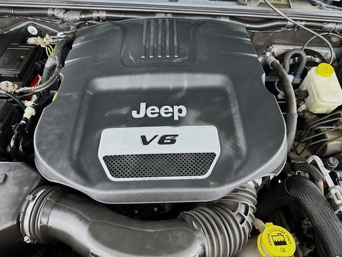 Used 2015 Jeep Wrangler Unlimited Sport image 36