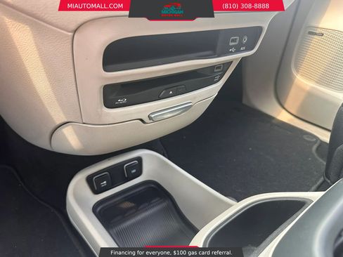 Used 2017 Chrysler Pacifica Touring-L Plus FWD image 16