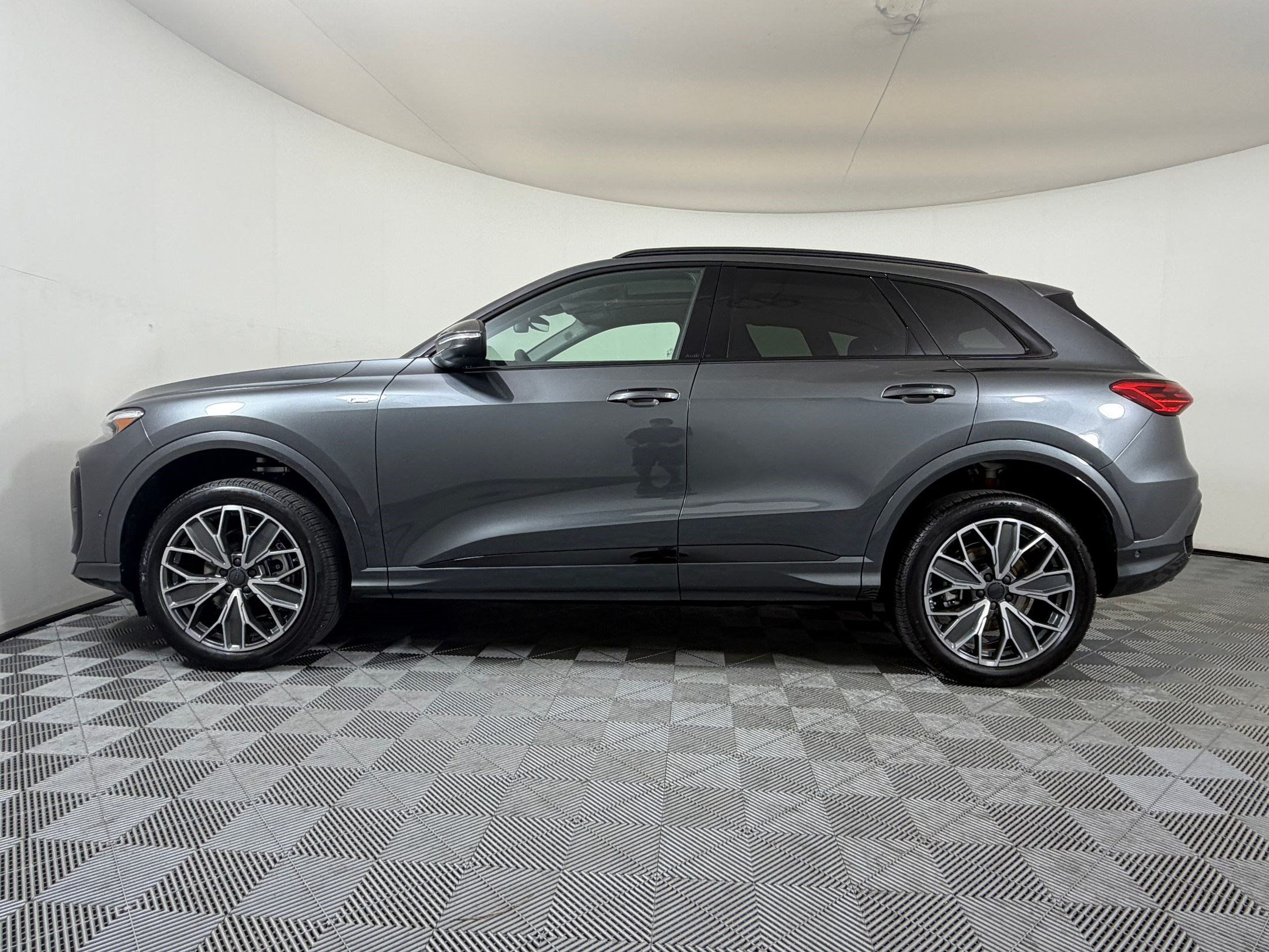 New 2026 Audi Q5 Premium Plus AWD/4WD image 2
