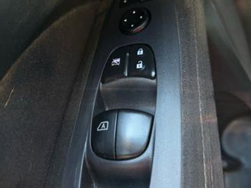 Used 2014 Nissan Pathfinder S image 16