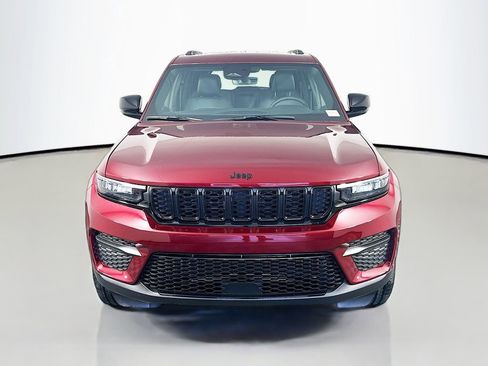 New 2025 Jeep Grand Cherokee Altitude image 2