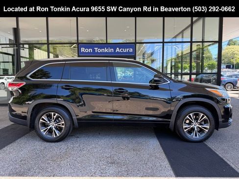 Used 2016 Toyota Highlander XLE AWD/4WD image 9