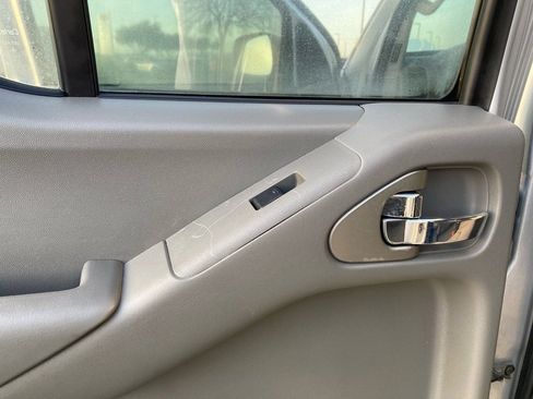 Used 2015 Nissan Frontier SV image 11