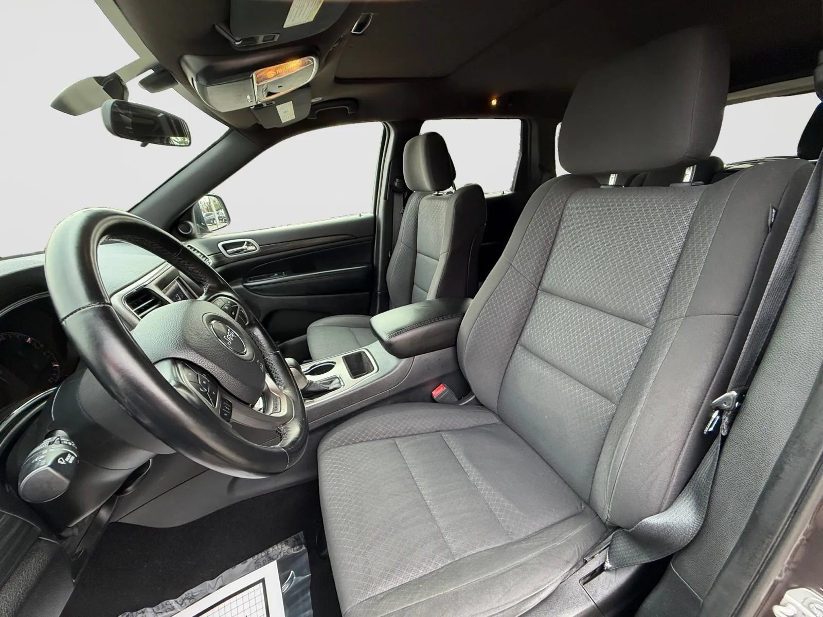 Used 2019 Jeep Grand Cherokee Laredo AWD/4WD image 13