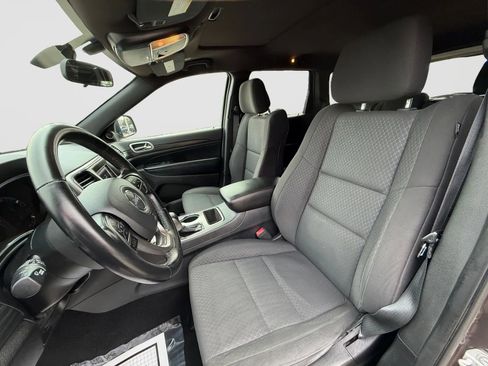 Used 2019 Jeep Grand Cherokee Laredo image 13