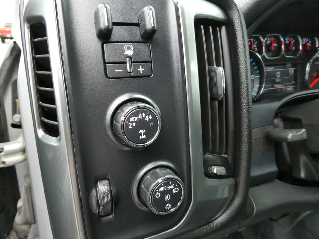 Used 2018 Chevrolet Silverado 1500 LT w/ All Star Edition AWD/4WD image 24