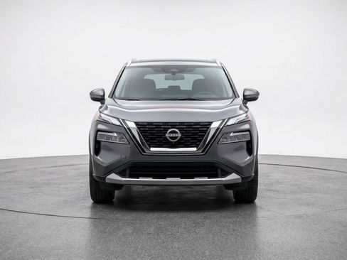 Used 2025 Nissan Rogue SV image 2