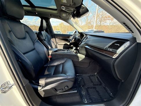 Used 2019 Volvo XC90 T5 Momentum w/ Multimedia Package image 27