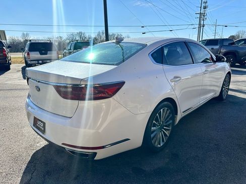 Used 2017 Kia Cadenza Premium image 5