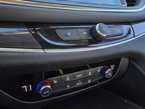 Used 2021 Buick Enclave Essence image 18