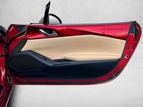 Used 2020 MAZDA MX-5 Miata RF Grand Touring image 18