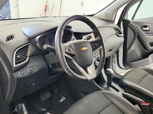 Used 2018 Chevrolet Trax LT w/ LT Convenience Package FWD image 22