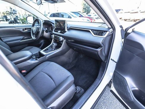 Used 2024 Toyota RAV4 XLE w/ Convenience Package image 31