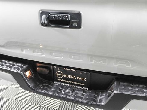 Used 2022 Toyota Tacoma SR w/ SR Convenience Package image 10