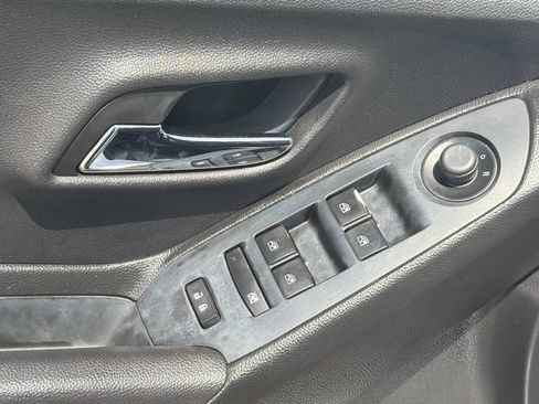 Used 2019 Chevrolet Trax LT w/ LT Convenience Package FWD image 13