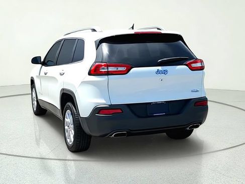 Used 2016 Jeep Cherokee Latitude w/ Cold Weather Group FWD image 4
