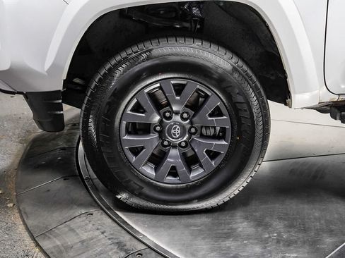 Certified 2023 Toyota Tacoma SR5 AWD/4WD image 10
