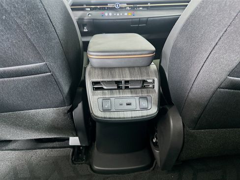 Used 2023 Nissan Ariya FWD image 27