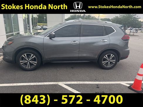 Used 2019 Nissan Rogue SV w/ Premium Package FWD image 3