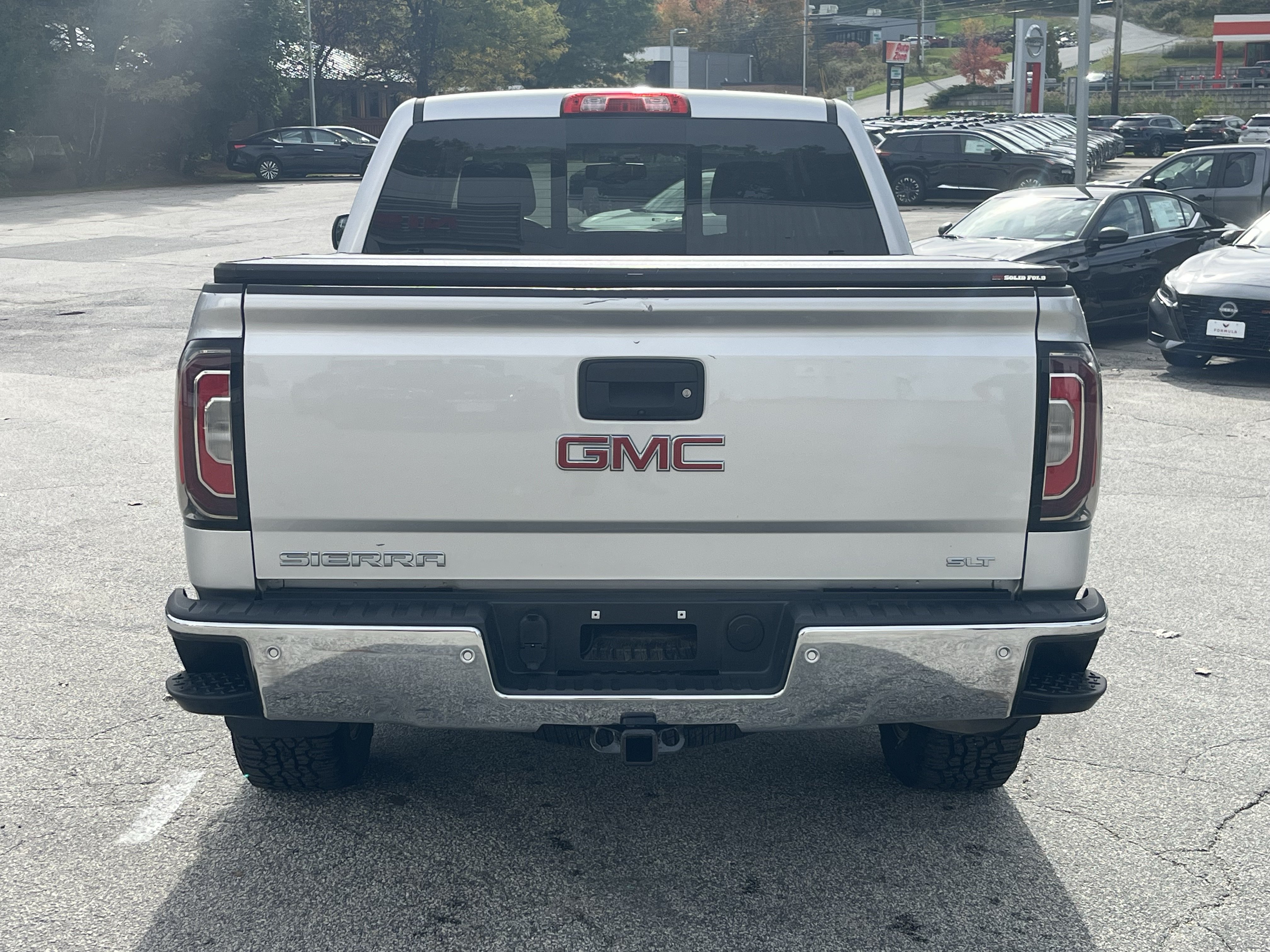 Used 2018 GMC Sierra 1500 SLT w/ SLT Premium Package AWD/4WD image 9