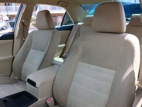 Used 2015 Toyota Camry LE image 9