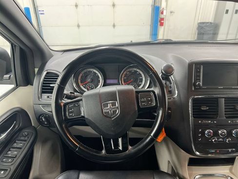 Used 2019 Dodge Grand Caravan SXT FWD image 11