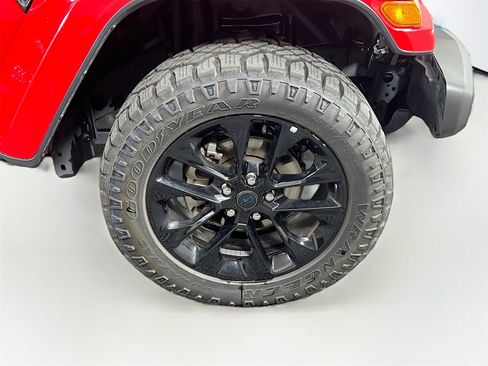 Used 2024 Jeep Wrangler Unlimited Sahara image 33