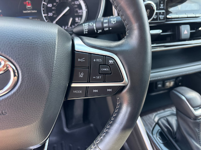 Used 2021 Toyota Highlander Limited FWD image 22