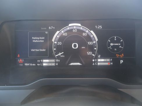 Used 2022 Toyota Tundra Platinum AWD/4WD image 2