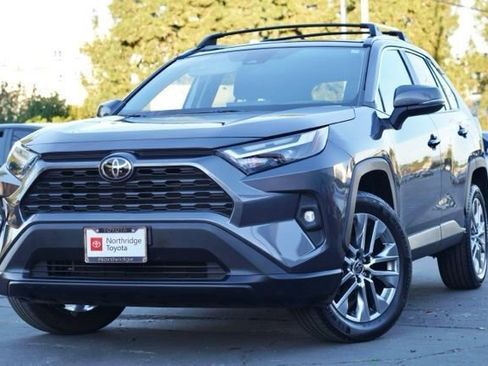 Certified 2022 Toyota RAV4 XLE Premium image 3