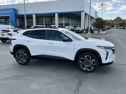 New 2026 Chevrolet Trax RS w/ Driver Confidence Package image 2