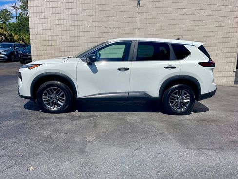Used 2024 Nissan Rogue S AWD/4WD image 2