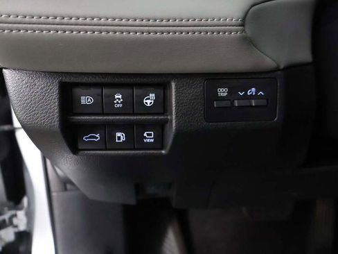 Used 2019 Toyota Avalon Limited image 41